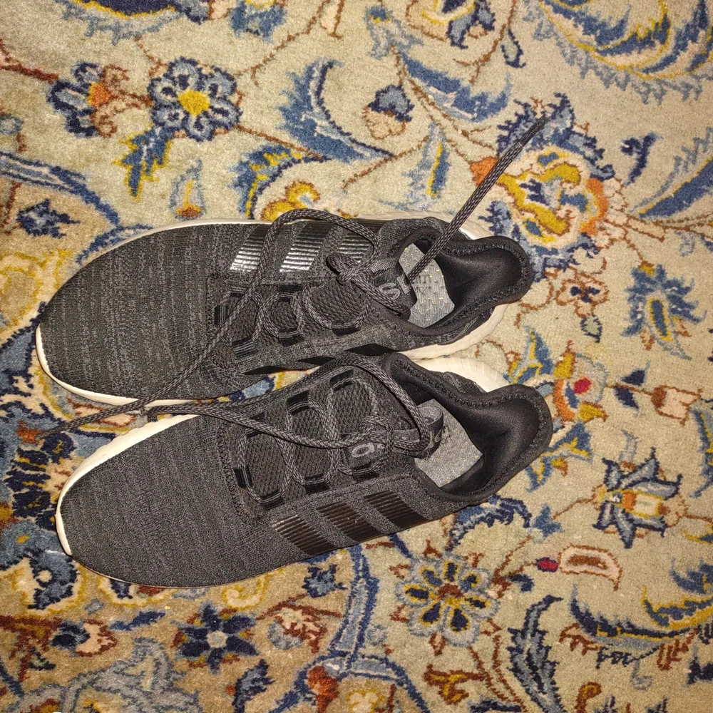 adidas grey cloudfoot sneakers with black stripe size 7.5
